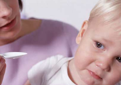 Как понять что у ребенка больное красное горло?